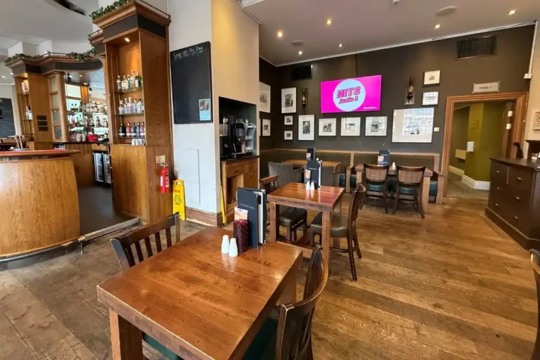MacNabs Bar and Bistro 5 1
